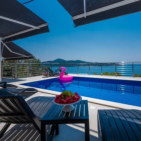 Pool Deck Comfort Дубровник